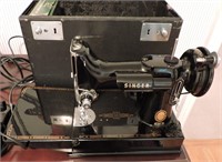 Singer 221 Featherweight Sewing Machine w/ Case