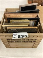 BORDEN MILK CRATE WITH PHOTO FRAMES