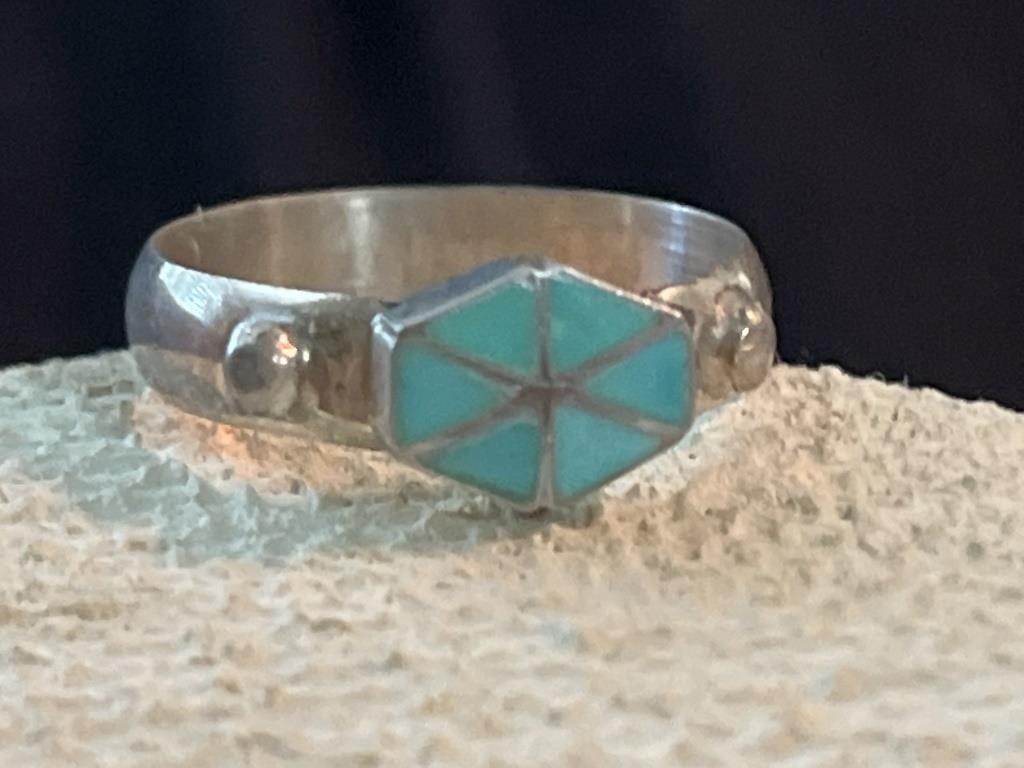 Sterling Silver Ring w/ Turquoise  2.34g Sz 7.25