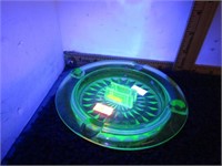 GREEN DEPRESSION ASHTRAY -- GLOWS UNDER UV