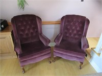 2 Sitting Chairs / Chaise assorties