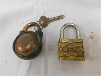 Reese round padlock with key - Lion brass