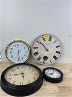 Lot of Clocks