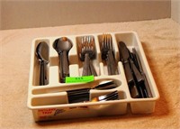 Oneida flatware set with cutlery tray