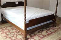 QUEEN SIZE 4 POSTER BED