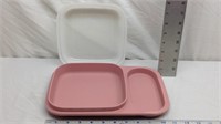 F6) Tupperware container w/lid in excellent shape