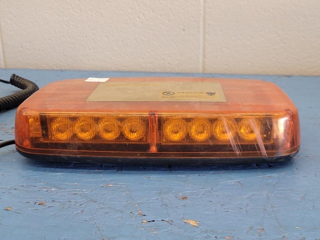 AUTO EMERGENCY BEACON 11" X 6"