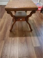 NICE WOOD SQUARE ONE DRAWER END TABLE
