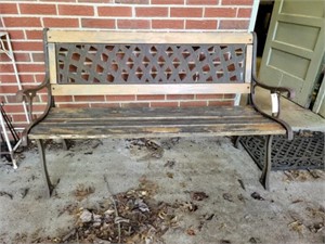 IRON AND WOOD PARK BENCH