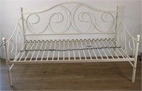 WHITE METAL DAYBED FRAME