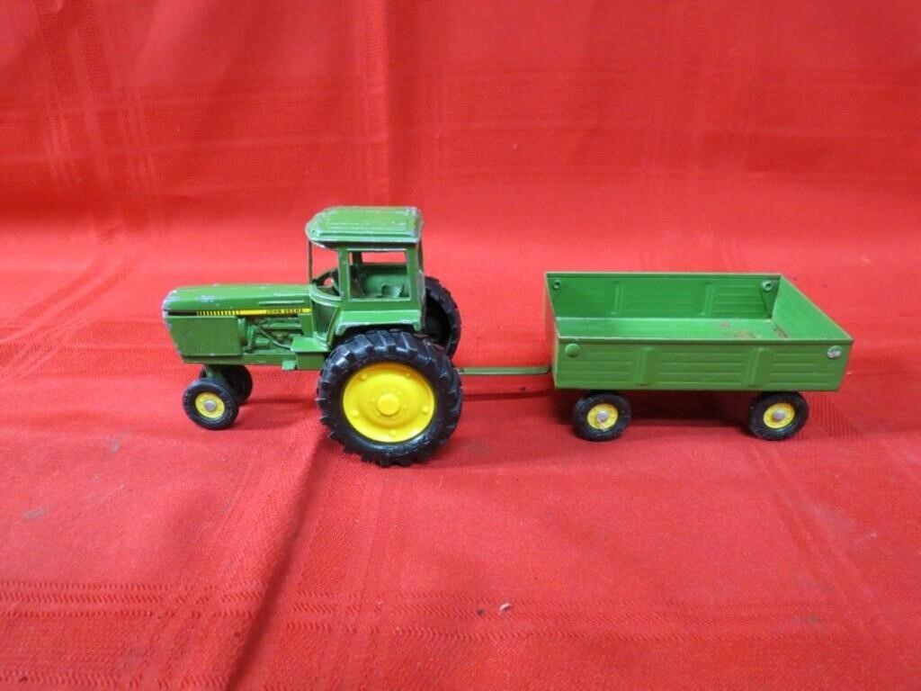 Ertl john Deere tractor & wagon farm toy.