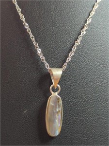 Stainless steel 16-in chain with mother of pearl