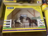 BREYER HORSES CHESTNUT PINTO AND FOAL