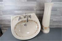 PEDESTAL SINK AND LEG / TAPS