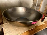LARGE STAINLESS STEEL MIXING BOWL - 18"