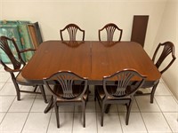 Dining room table, with leaf, comes with six