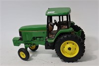 JOHN DEERE 4255 TRACTOR ERTL 1/16