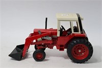 INTERNATIONAL 1586 TRACTOR WITH LOADER ERTL 1/16