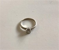 14k White Gold Ladies Ring Size 8