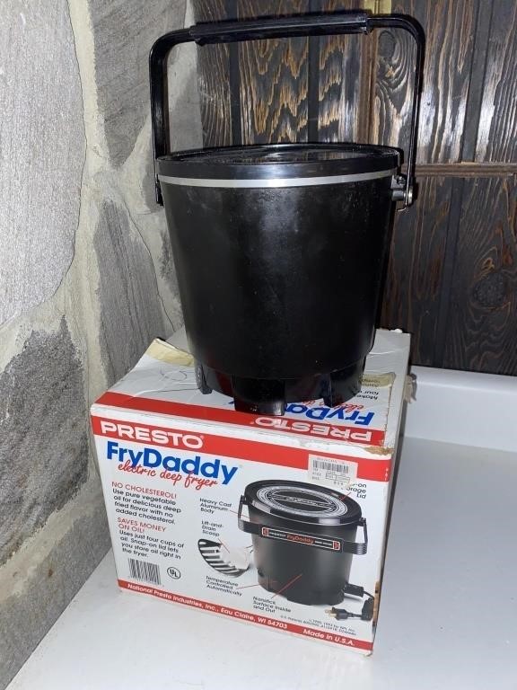 (2) WEST BEND ELECTRIC SLOWCOOKERS