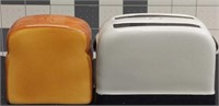 Magnetic Salt and pepper shakers toaster and bread