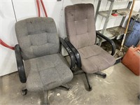 2 rolling chairs