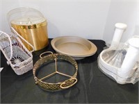 miscellaneous kitchen ware and décor lot