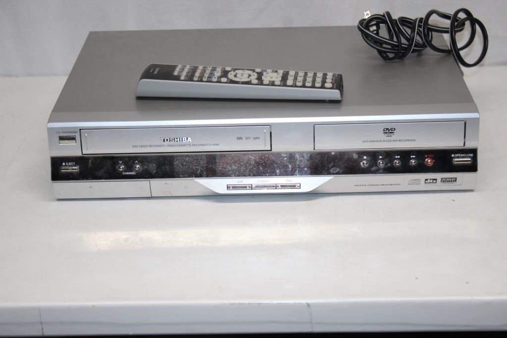 TOSHIBA DVD VCR COMBO PLAYER