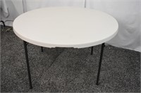 LIFETIME ROUND COLLAPSABLE TABLE MISSING 1  HANDLE