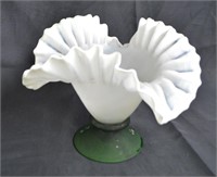 Vtg Art Glass Ruffle Edge & Green Base Vase