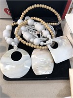 Assorted shell necklaces - lot of 3