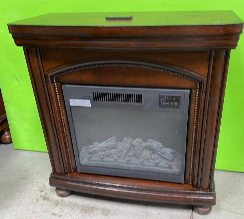 39 - GREAT WORLD FAUX FIREPLACE W/ REMOTE