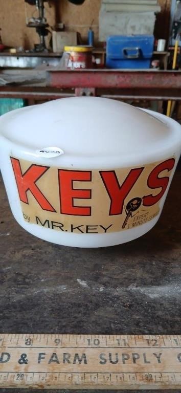 VINTAGE ORIGINAL MR. KEY KEYS ADVERTISING GLASS