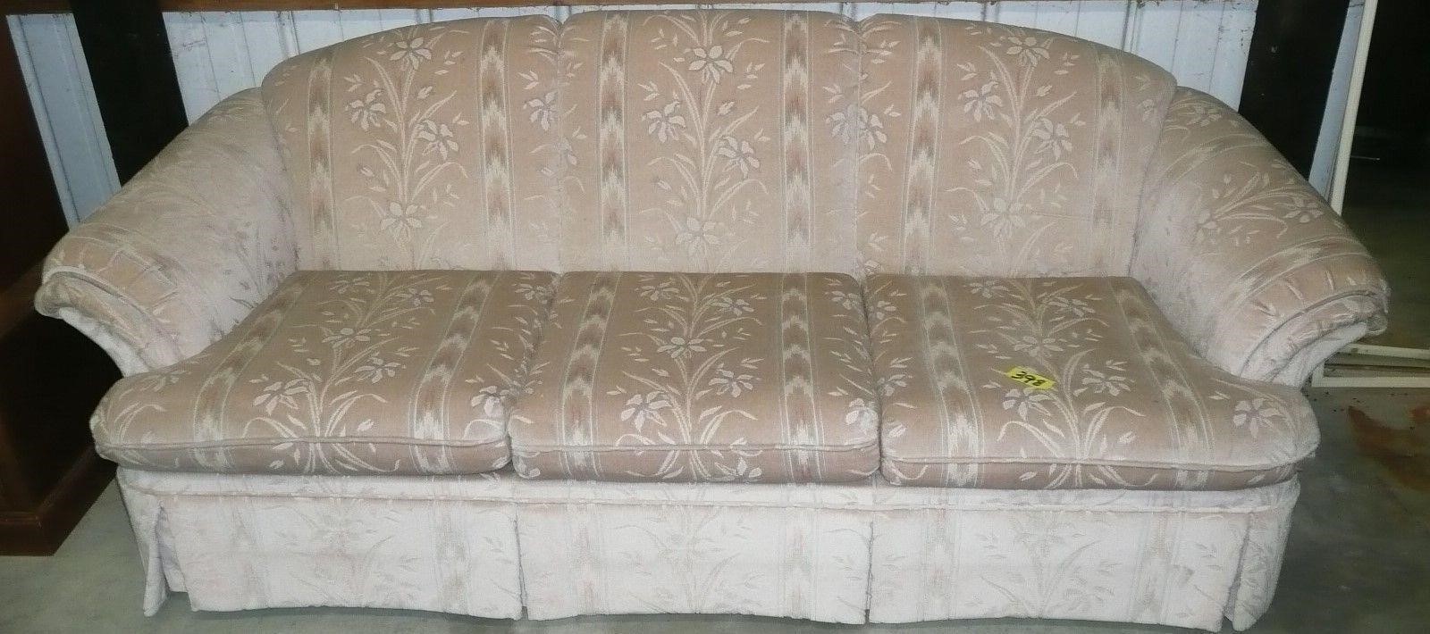 Apholsterd Couch