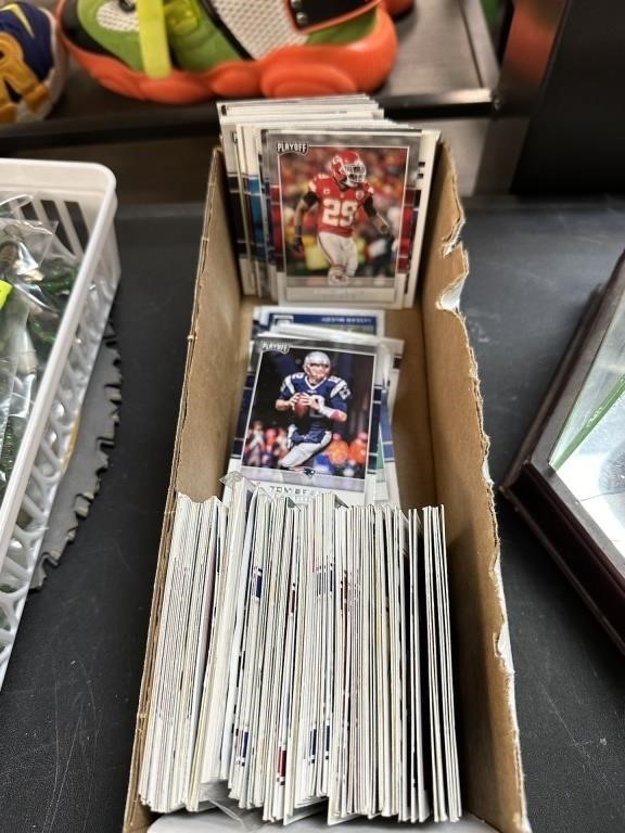 LARGE LOT OF FOOTBALL CARDS