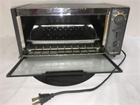 Proctor-Silex toaster oven/broiler.