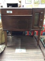 Vintage Philco tube radio needs tubes