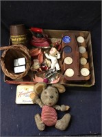 Lots of miscellaneous vintage items lighter,