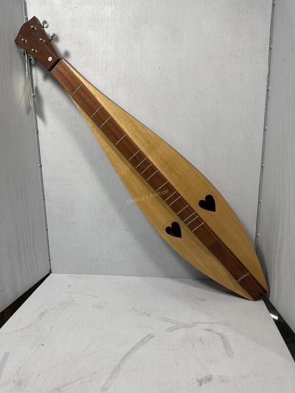 4-String Heart Dulcimer with hard case ***One