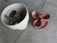 Plastic plant pots