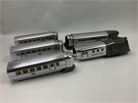 5 1930s Lionel Lines Train Engines, Cars.