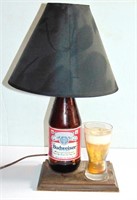 VINTAGE BUDWEISER BEER ONE QUART DISPLAY LAMP