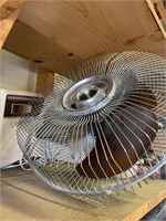 Osculating desk fan