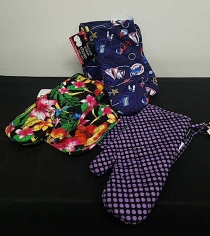 Three new oven mitt and pot holder sets