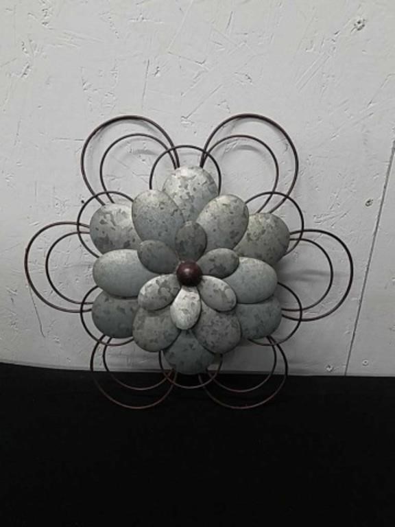 15-in metal flower decor