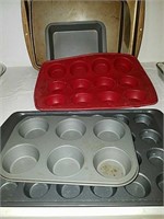 Metal and silicone bakeware