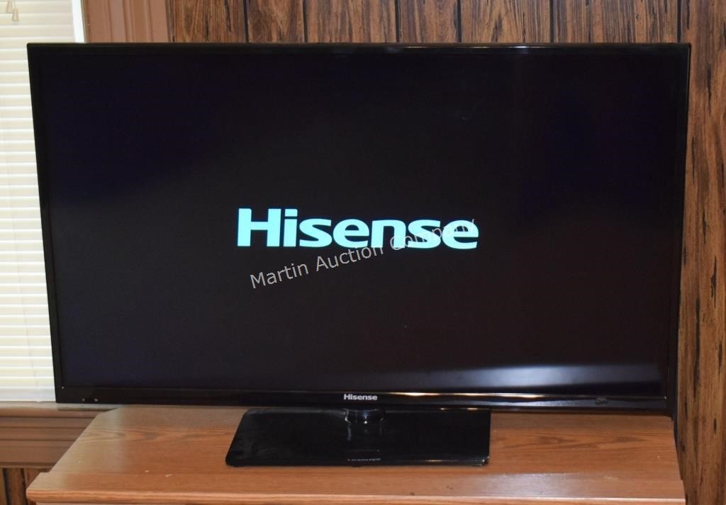 (L) HIsense 40" Flat Screen TV
