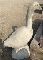 Outdoor concrete goose yard ornament *crack on