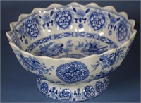 Spode 'Trophies Etruscan' footed salad bowl
