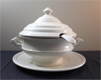 Soup tureen with underplate & ladle, tureen is 11"